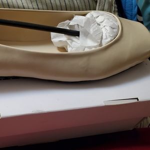 Silhouettes Size 11W Cream Color Dress Flats